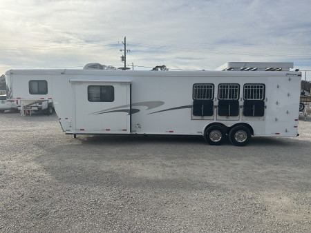 Used 2005 Charmac 3 Horse Living Quarters Gooseneck Horse Trailer