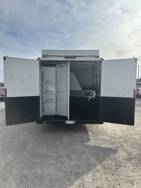 Used 2005 Charmac 3 Horse Living Quarters Gooseneck Horse Trailer