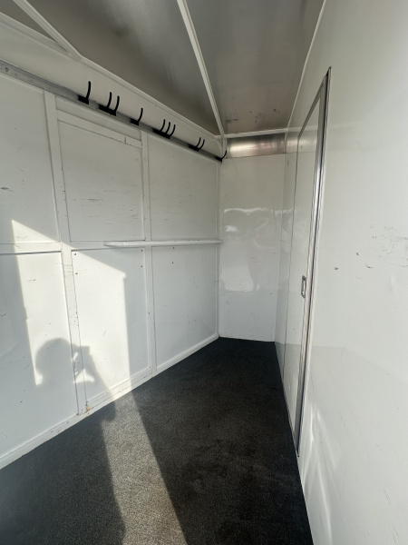 Used 2005 Charmac 3 Horse Living Quarters Gooseneck Horse Trailer