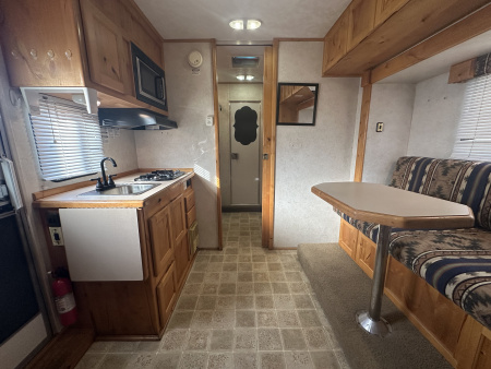 Used 2005 Charmac 3 Horse Living Quarters Gooseneck Horse Trailer