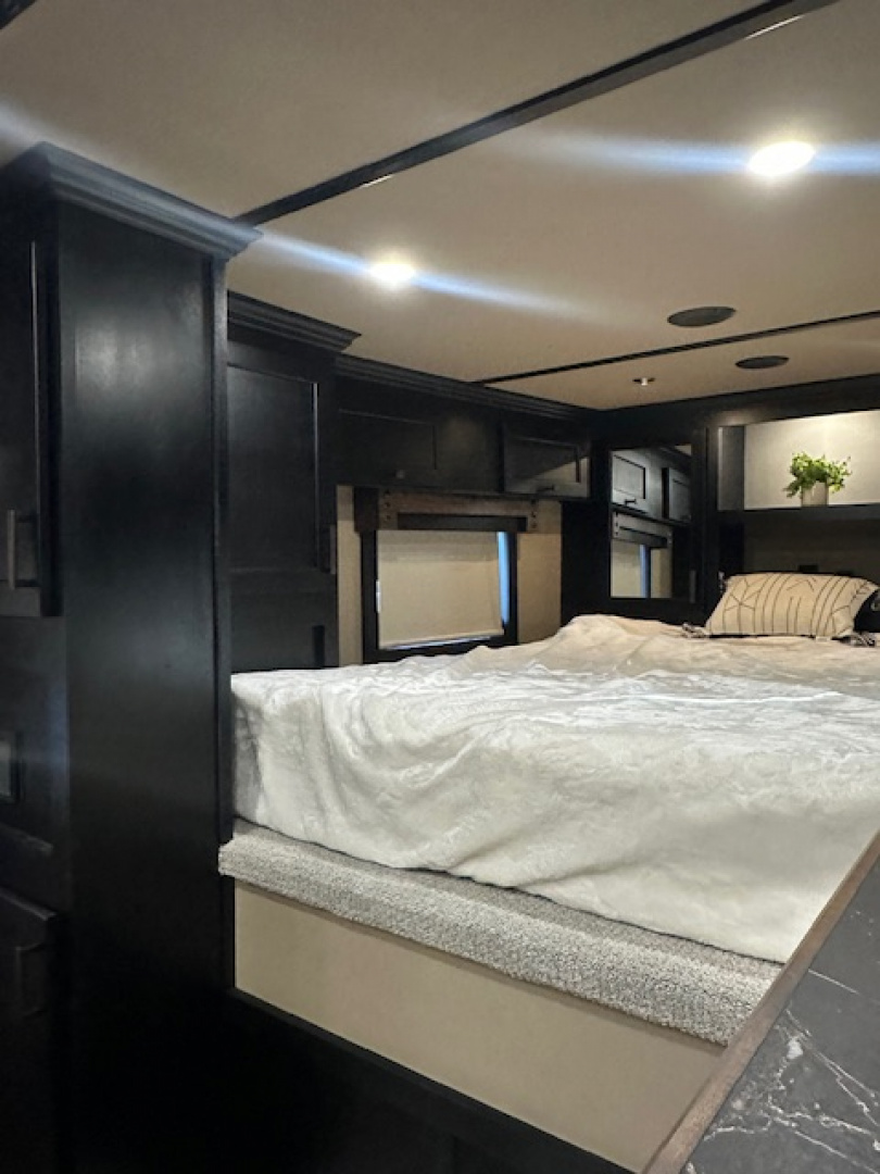 New 2026 Featherlite 4 Horse Living Quarter