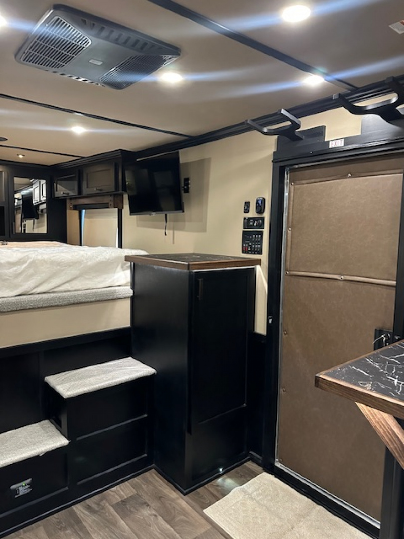 New 2026 Featherlite 4 Horse Living Quarter