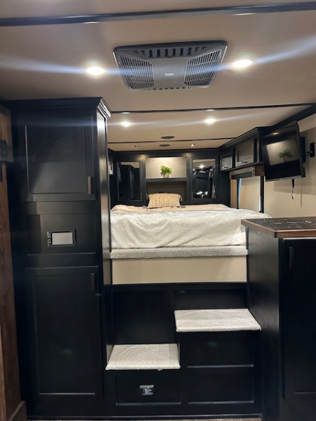 New 2026 Featherlite 4 Horse Living Quarter