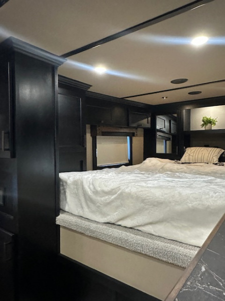 New 2026 Featherlite 4 Horse Living Quarter