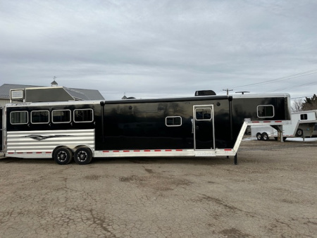 New 2026 Featherlite 4 Horse Living Quarter