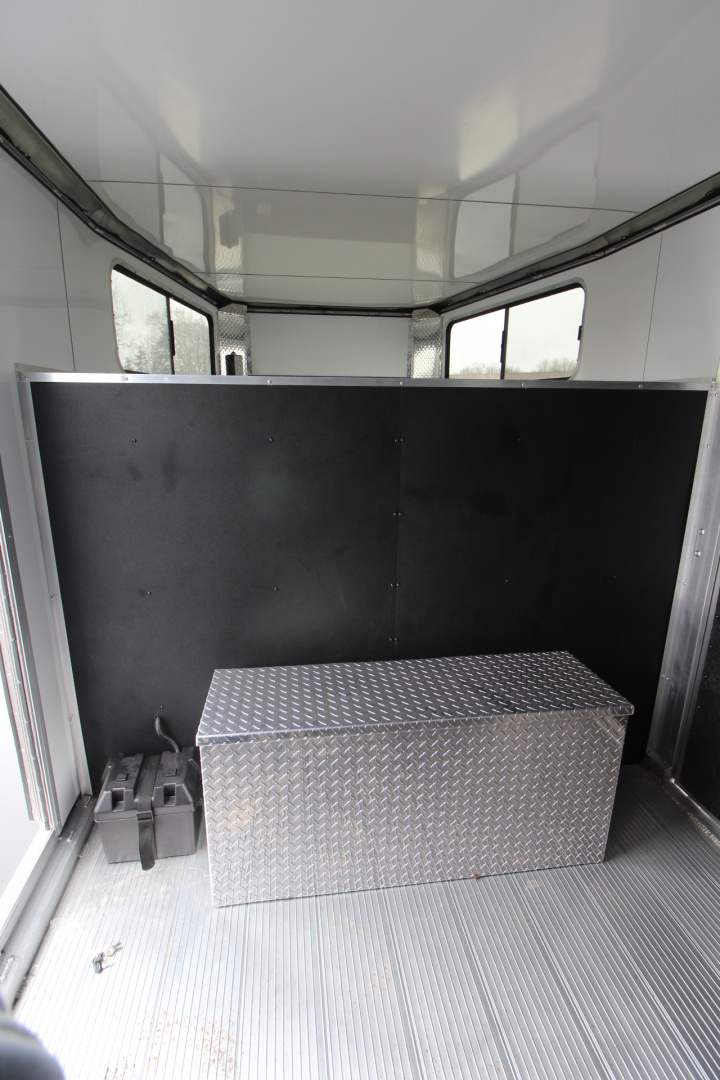 New 2026 Frontier 24' Stock Combo - 18' stock area w/ side ramp- 6' Tack room W/ Ramp & More!