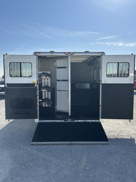 Used 2007 Sundowner 3 Horse Living Quarters Gooseneck Horse Trailer