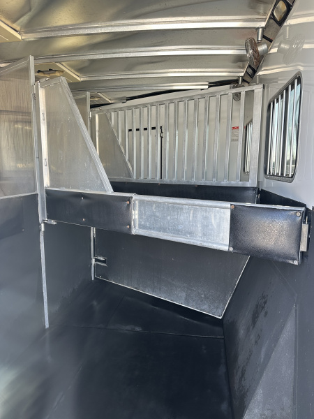 Used 2007 Sundowner 3 Horse Living Quarters Gooseneck Horse Trailer