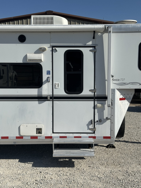 Used 2007 Sundowner 3 Horse Living Quarters Gooseneck Horse Trailer