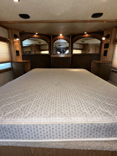 Used 2007 Sundowner 3 Horse Living Quarters Gooseneck Horse Trailer