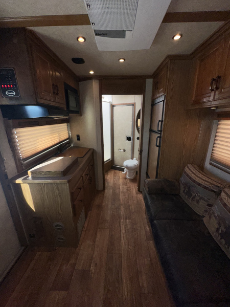 Used 2007 Sundowner 3 Horse Living Quarters Gooseneck Horse Trailer