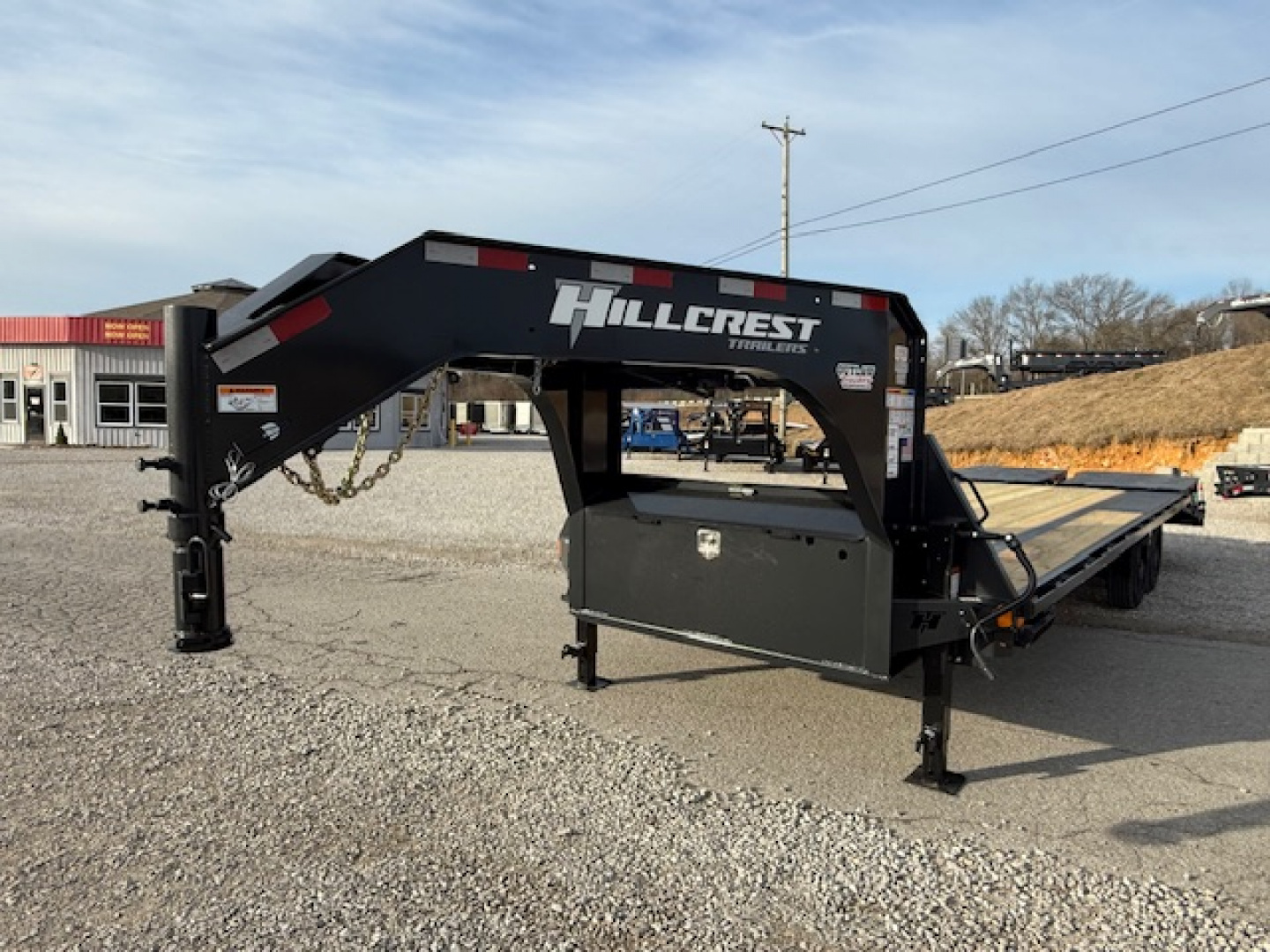 New HillCrest Gooseneck 20+5 17.6 W/ Max Ramps W/ Ratchet Rail, Locking Chain Rack, & 5 Winches/Straps
