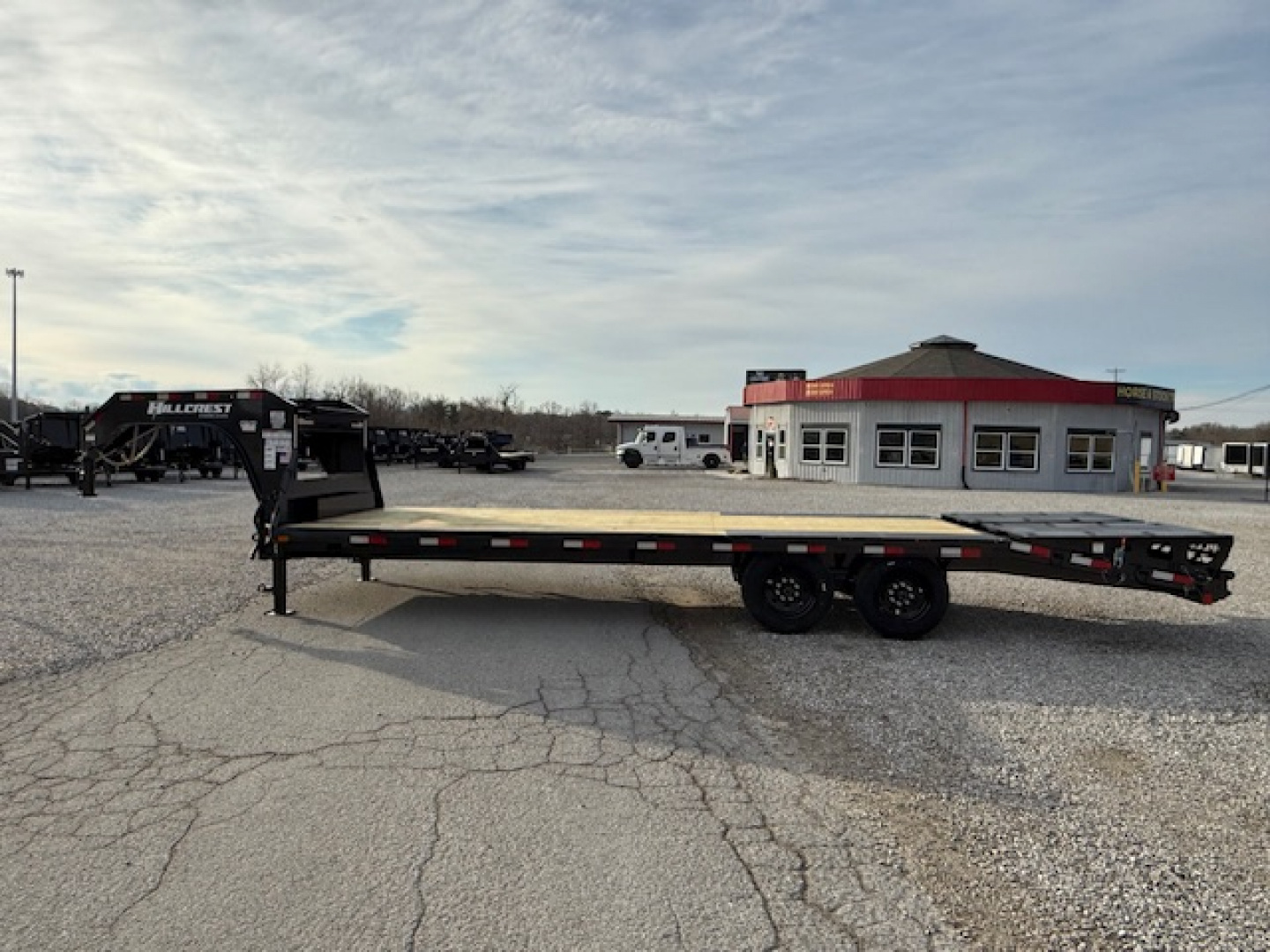 New HillCrest Gooseneck 20+5 17.6 W/ Max Ramps W/ Ratchet Rail, Locking Chain Rack, & 5 Winches/Straps