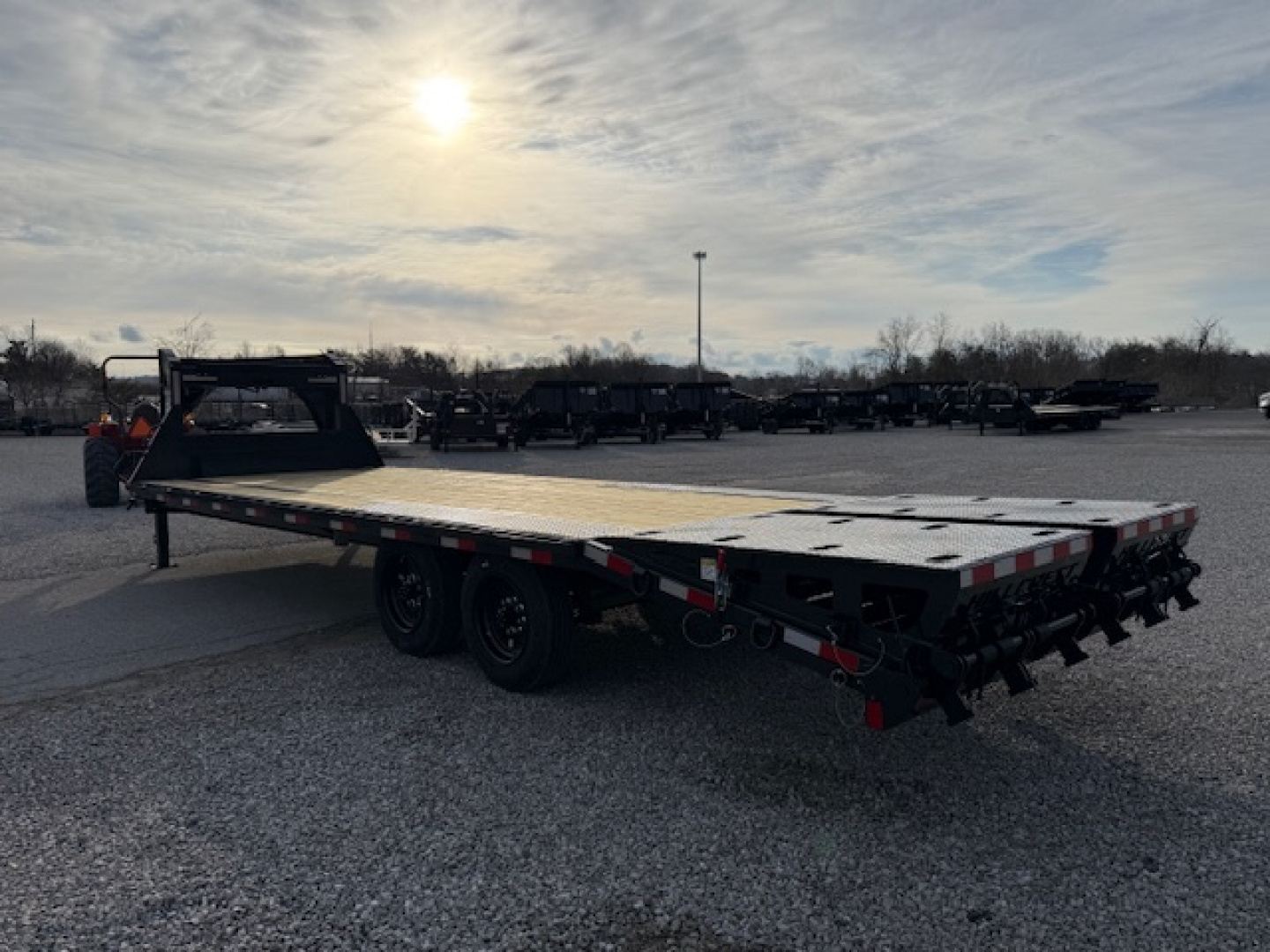 New HillCrest Gooseneck 20+5 17.6 W/ Max Ramps W/ Ratchet Rail, Locking Chain Rack, & 5 Winches/Straps