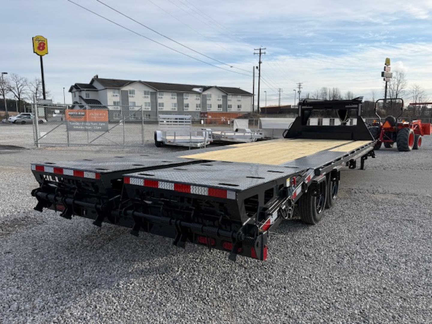 New HillCrest Gooseneck 20+5 17.6 W/ Max Ramps W/ Ratchet Rail, Locking Chain Rack, & 5 Winches/Straps