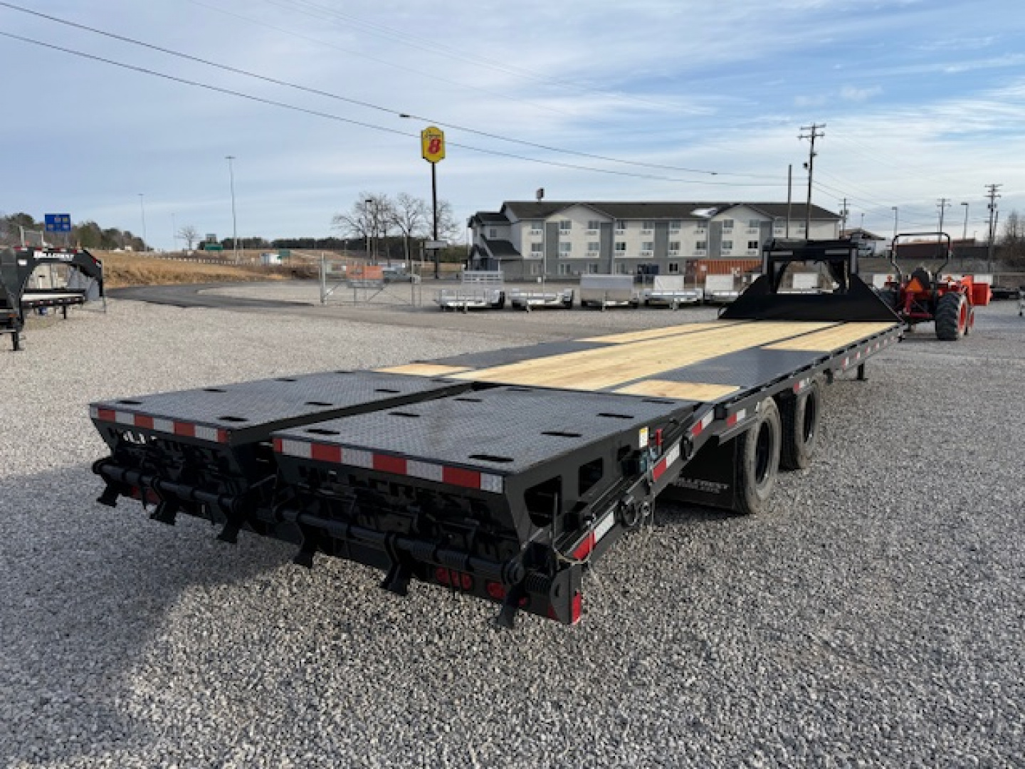 New HillCrest Gooseneck 25+5 25.9 W/ Max Ramps & Ratchet Rail