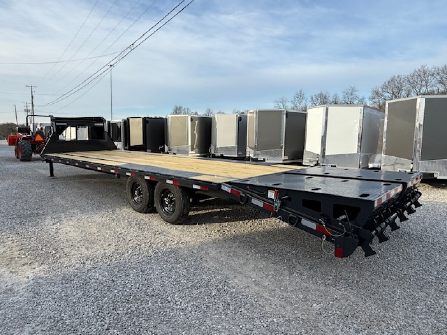 New HillCrest Gooseneck 25+5 15.9 W/ Max Ramps