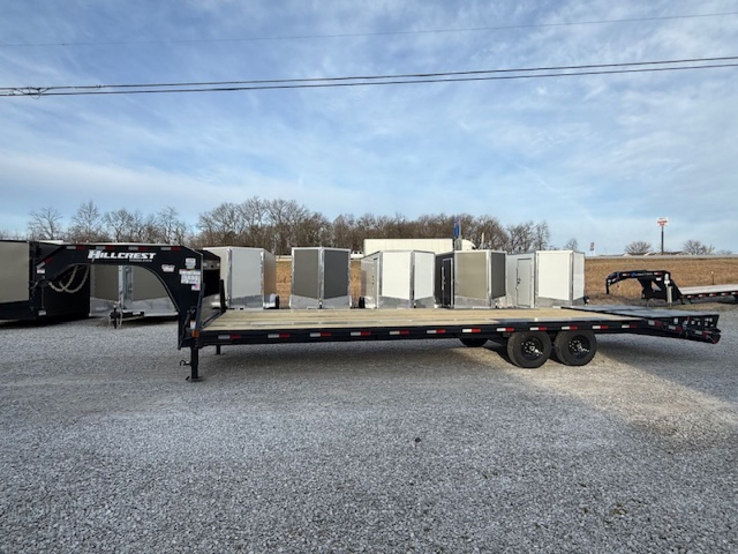 New HillCrest Gooseneck 25+5 15.9 W/ Max Ramps