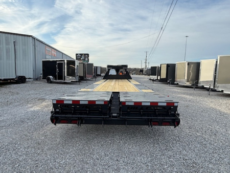New HillCrest Gooseneck 25+5 15.9 W/ Max Ramps