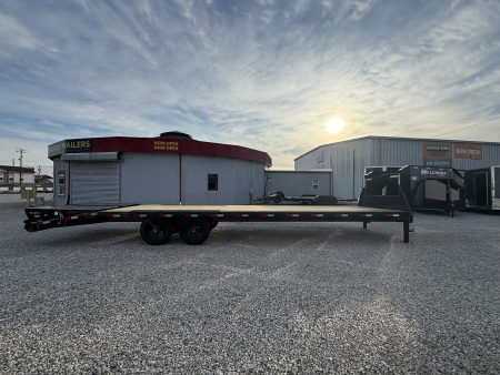 New HillCrest Gooseneck 25+5 15.9 W/ Max Ramps