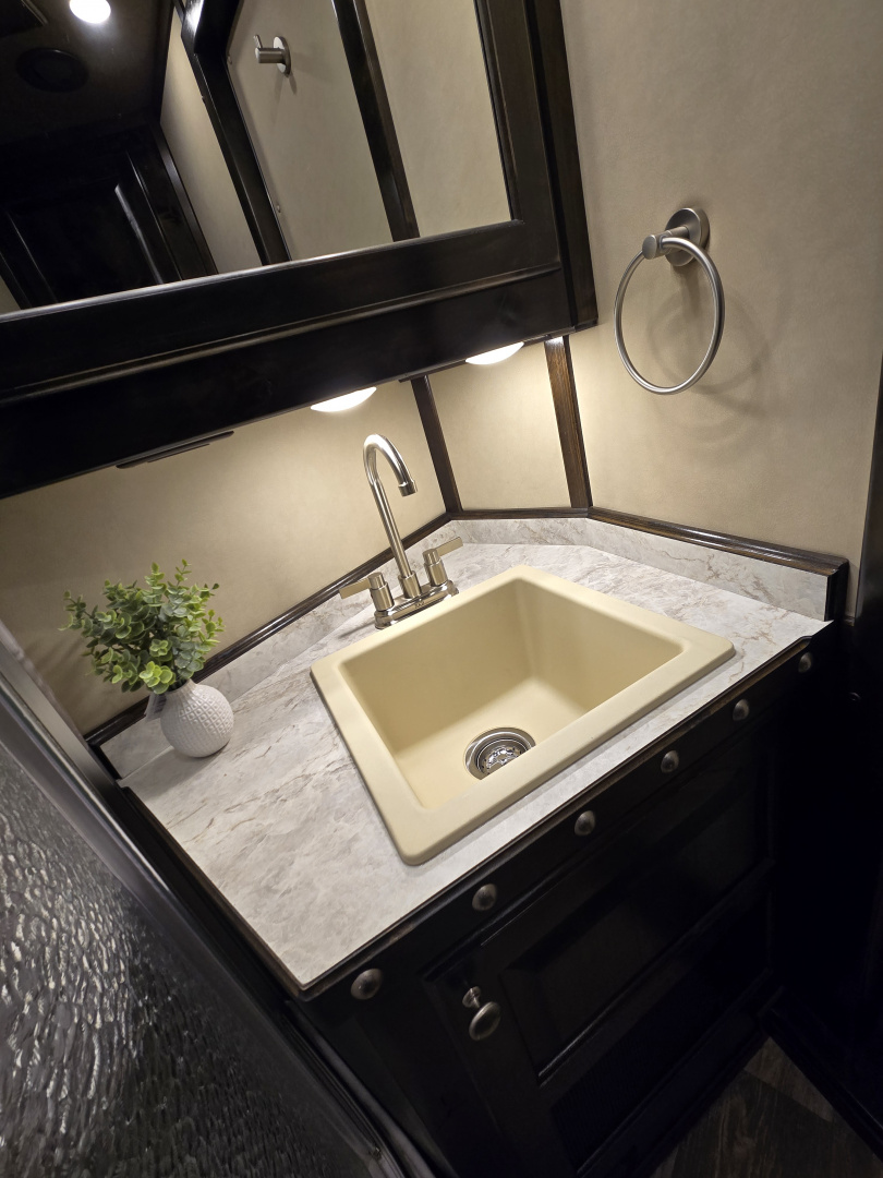 New 2026 Featherlite 3 Horse Outlaw Conversion