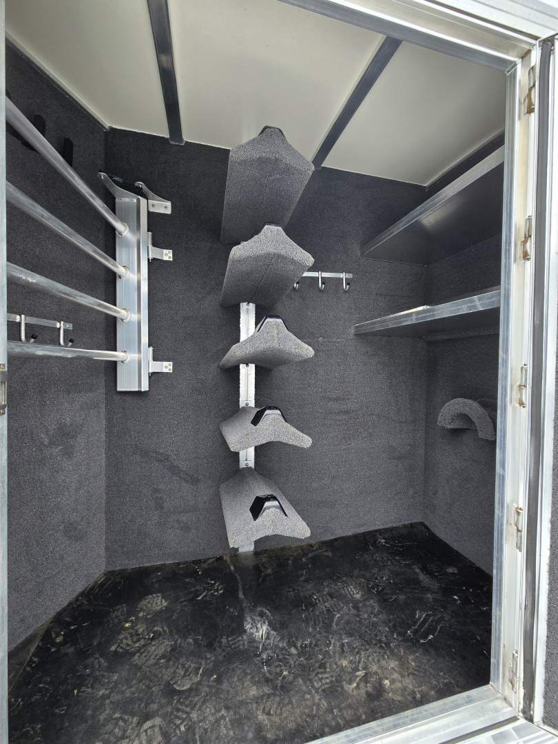 Used 2022 Cimarron 5 Horse Slant/ Stock Combo