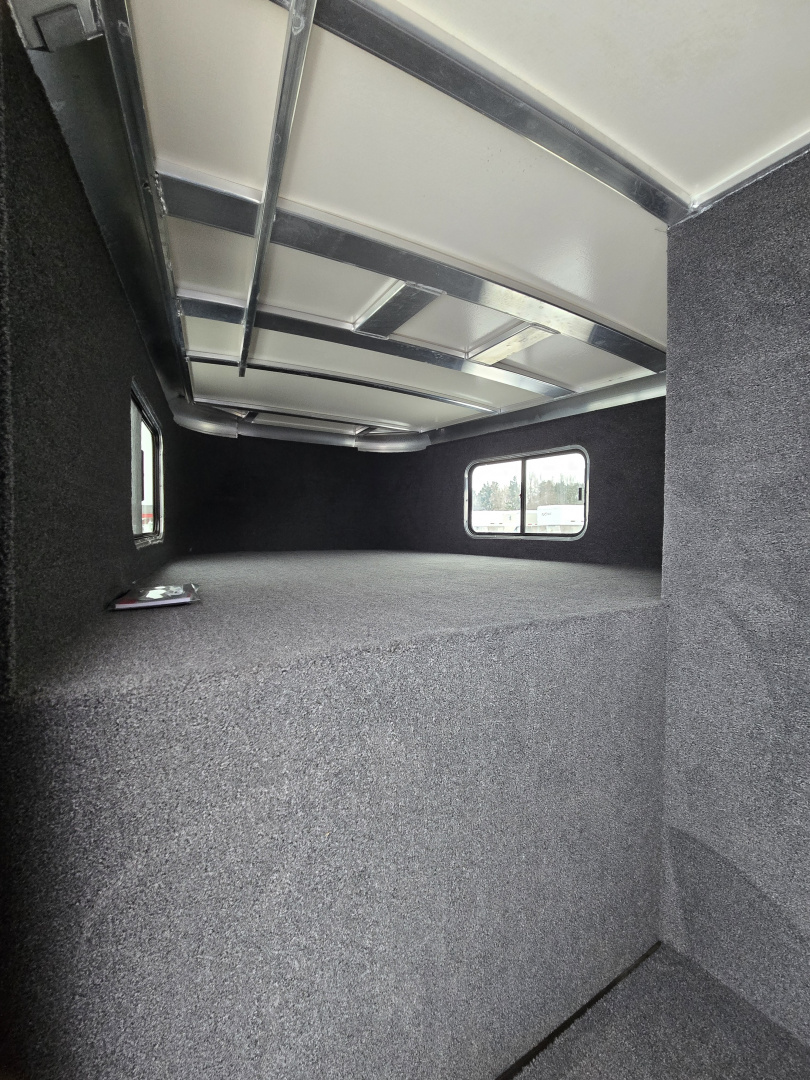 Used 2022 Cimarron 5 Horse Slant/ Stock Combo