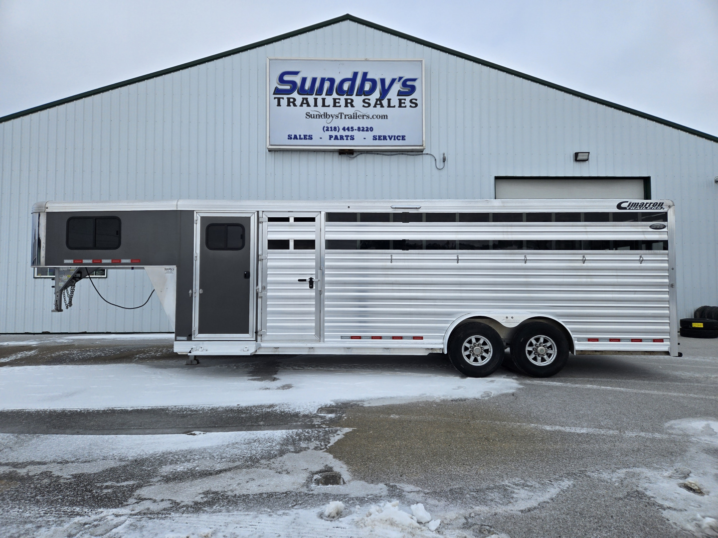 Used 2022 Cimarron 5 Horse Slant/ Stock Combo