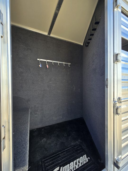 Used 2022 Cimarron 5 Horse Slant/ Stock Combo
