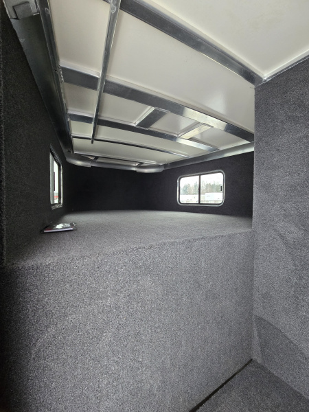 Used 2022 Cimarron 5 Horse Slant/ Stock Combo