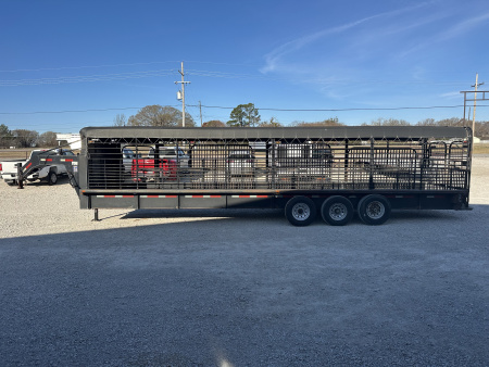 Used 2011 Gooseneck 32' Stock Gooseneck Horse Trailer