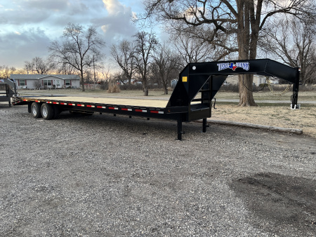 New 2026 Texas Bragg Trailers 102 x35' Deckover Gooseneck