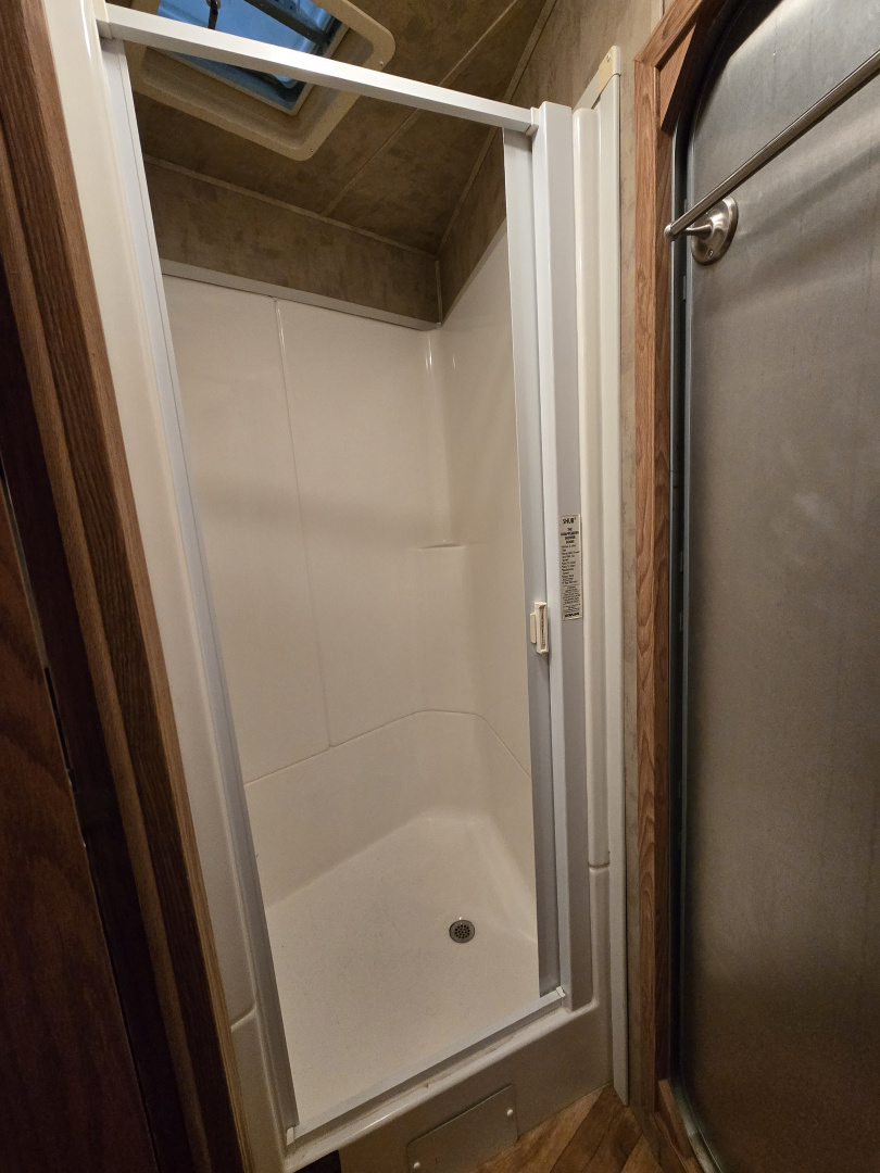 Used 2006 Featherlite 4H Weekender