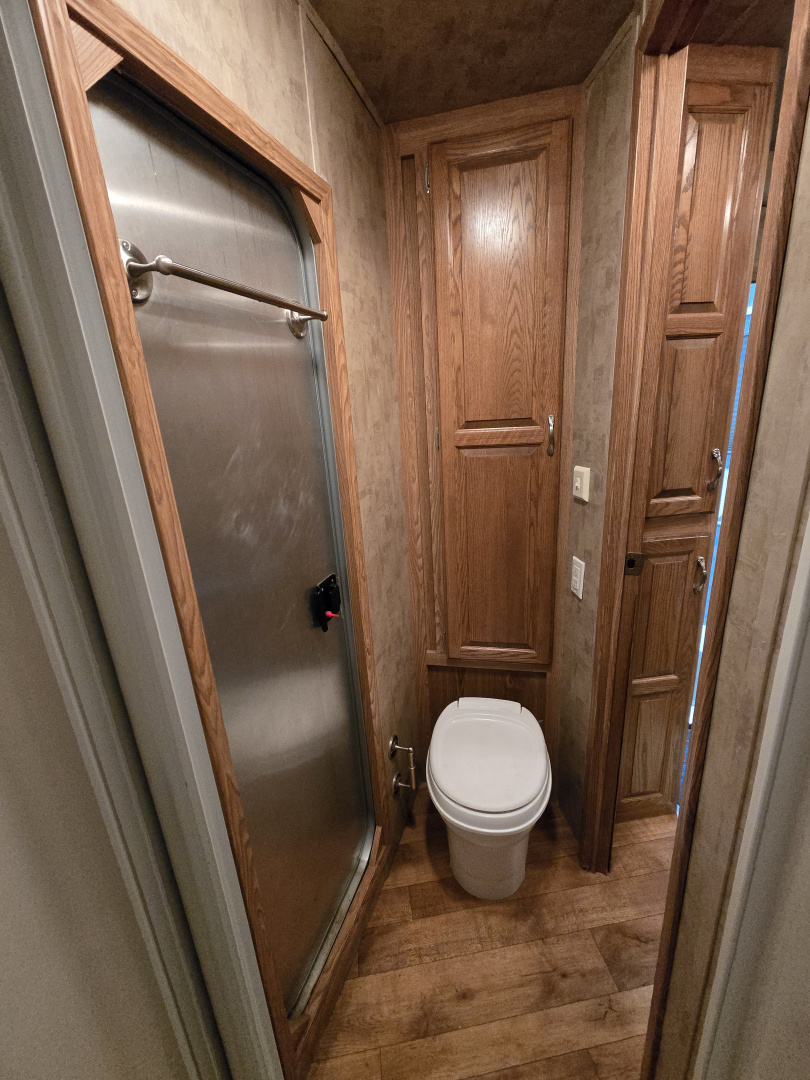 Used 2006 Featherlite 4H Weekender