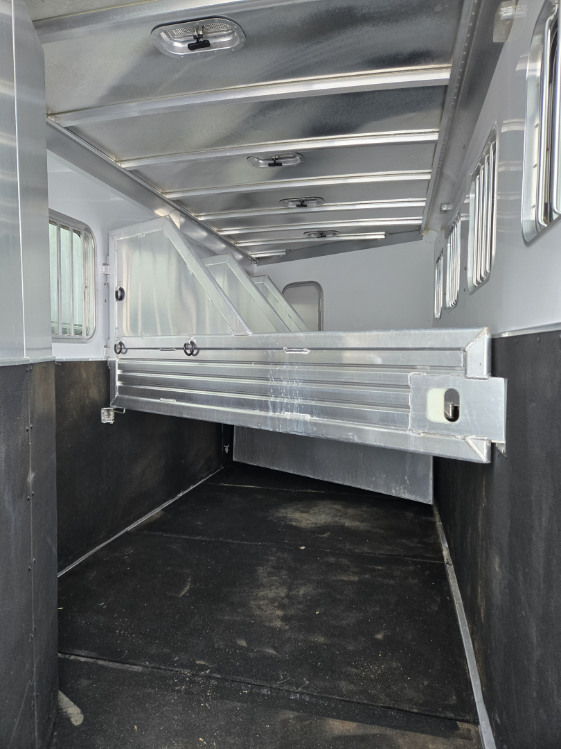 Used 2006 Featherlite 4H Weekender