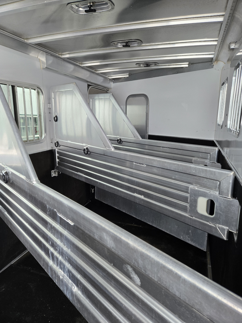 Used 2006 Featherlite 4H Weekender