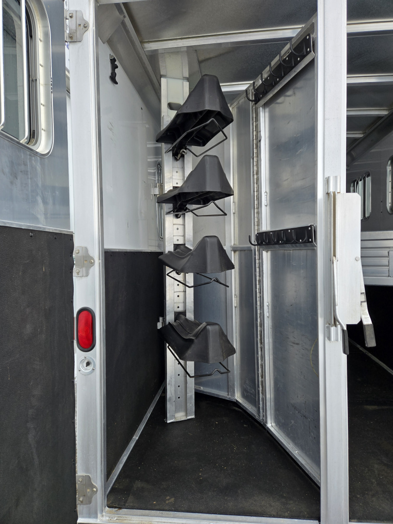 Used 2006 Featherlite 4H Weekender