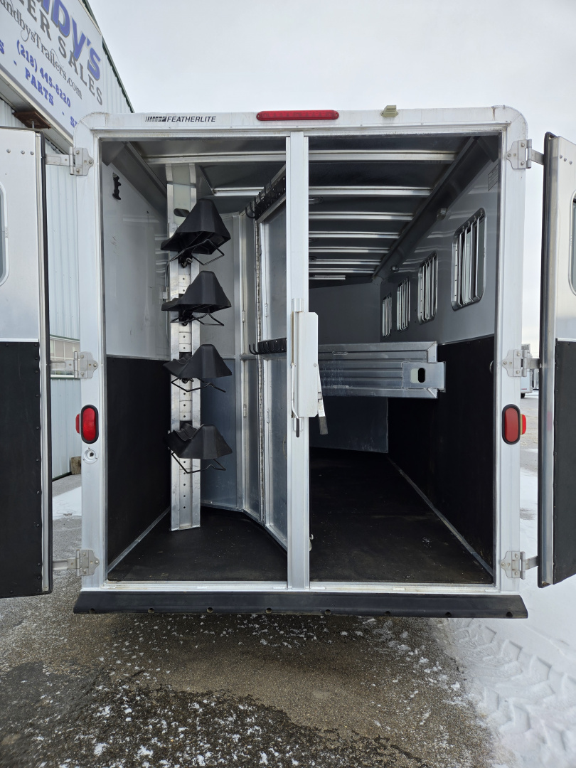 Used 2006 Featherlite 4H Weekender