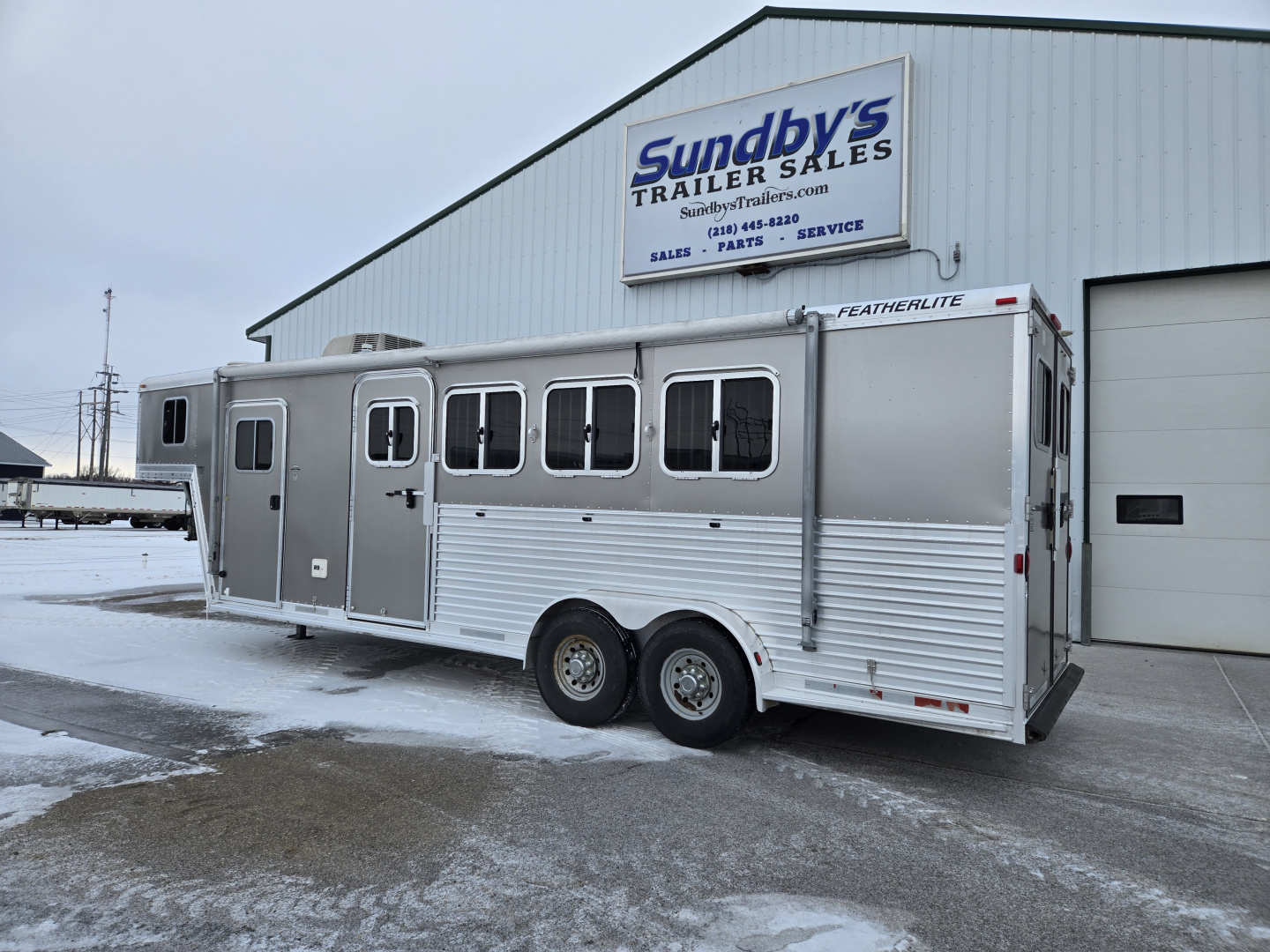 Used 2006 Featherlite 4H Weekender