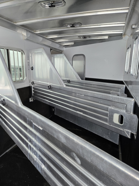 Used 2006 Featherlite 4H Weekender