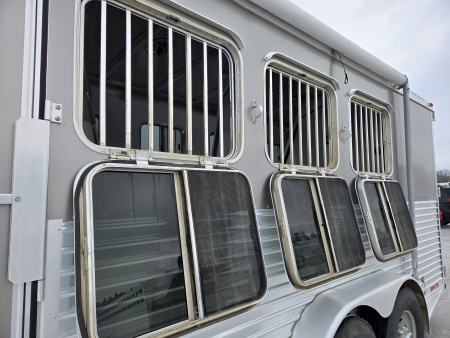 Used 2006 Featherlite 4H Weekender