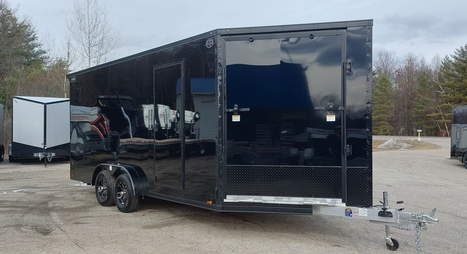 New 7.5 X 18 + 5 'VNOSE SNOWMOBILE ENCLOSED ALL ALUMINUM POLY COMPOSITE EXTERIOR LIGHTNING