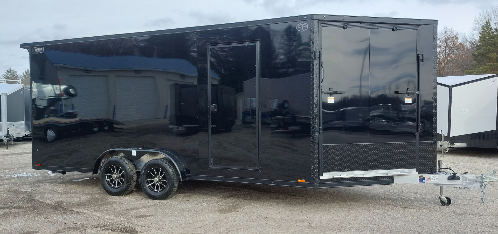 New 7.5 X 18 + 5 'VNOSE SNOWMOBILE ENCLOSED ALL ALUMINUM POLY COMPOSITE EXTERIOR LIGHTNING