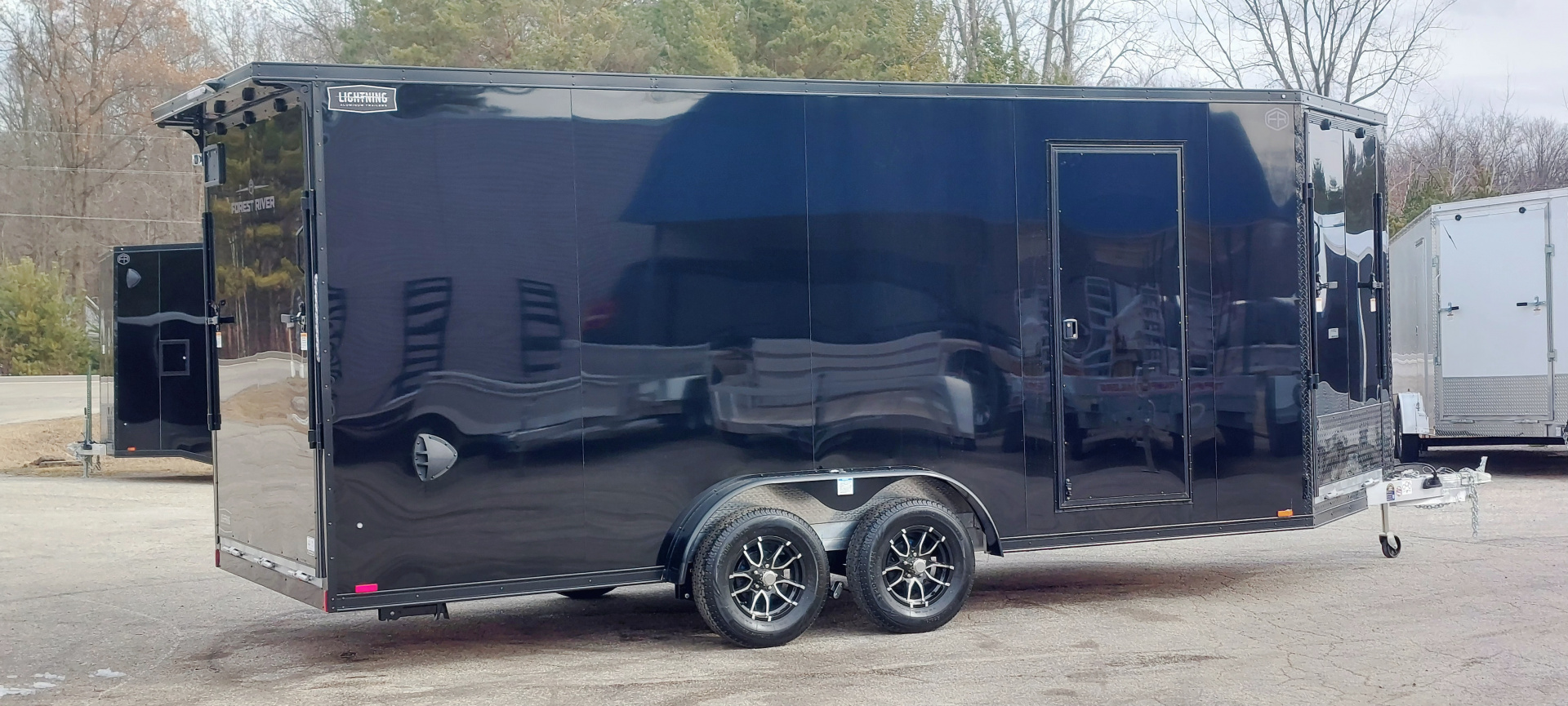 New 7.5 X 18 + 5 'VNOSE SNOWMOBILE ENCLOSED ALL ALUMINUM POLY COMPOSITE EXTERIOR LIGHTNING