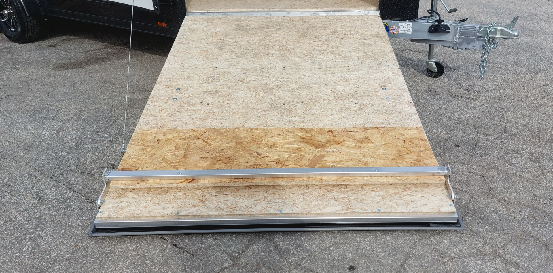 New 7.5 X 18 + 5 'VNOSE SNOWMOBILE ENCLOSED ALL ALUMINUM POLY COMPOSITE EXTERIOR LIGHTNING