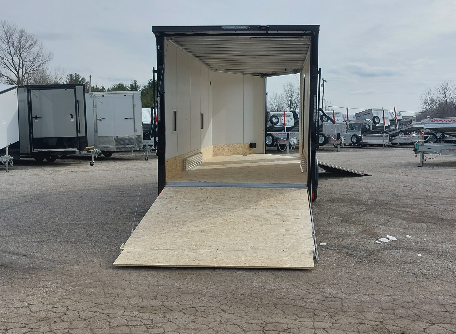 New 7.5 X 18 + 5 'VNOSE SNOWMOBILE ENCLOSED ALL ALUMINUM POLY COMPOSITE EXTERIOR LIGHTNING