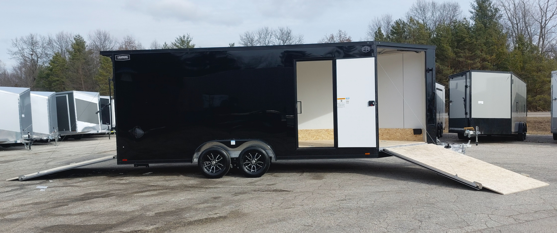 New 7.5 X 18 + 5 'VNOSE SNOWMOBILE ENCLOSED ALL ALUMINUM POLY COMPOSITE EXTERIOR LIGHTNING