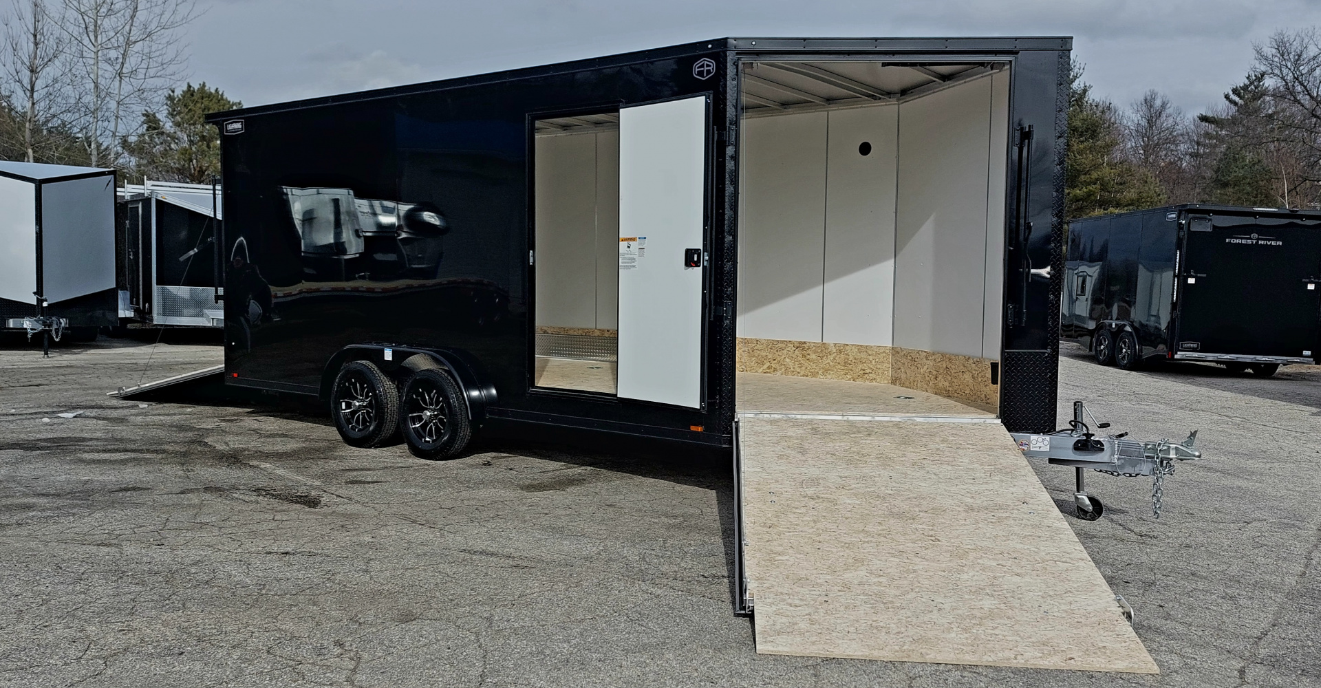 New 7.5 X 18 + 5 'VNOSE SNOWMOBILE ENCLOSED ALL ALUMINUM POLY COMPOSITE EXTERIOR LIGHTNING