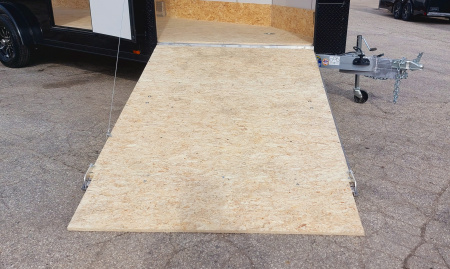 New 7.5 X 18 + 5 'VNOSE SNOWMOBILE ENCLOSED ALL ALUMINUM POLY COMPOSITE EXTERIOR LIGHTNING