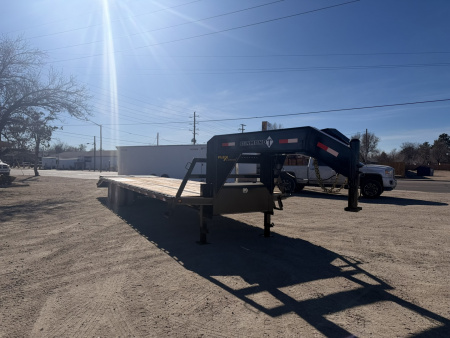 New 2026 Diamond T 8.5-32 Tandem Dual Gooseneck Deckover W/ MAXX Ramps 24K GVWR